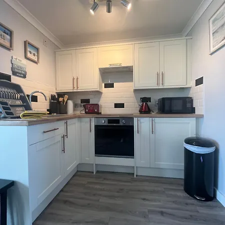 246, Belle Aire, Hemsby - Two Bed Recently Renovated Chalet, Sleeps 5, Free Wi-Fi, Pet Friendly, Bed Linen And Towels Included With Onsite Entertainment Great Yarmouth Exterior photo