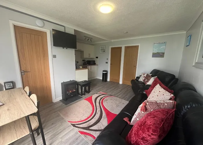 246, Belle Aire, Hemsby - Two Bed Recently Renovated Chalet, Sleeps 5, Free Wi-Fi, Pet Friendly, Bed Linen And Towels Included With Onsite Entertainment
