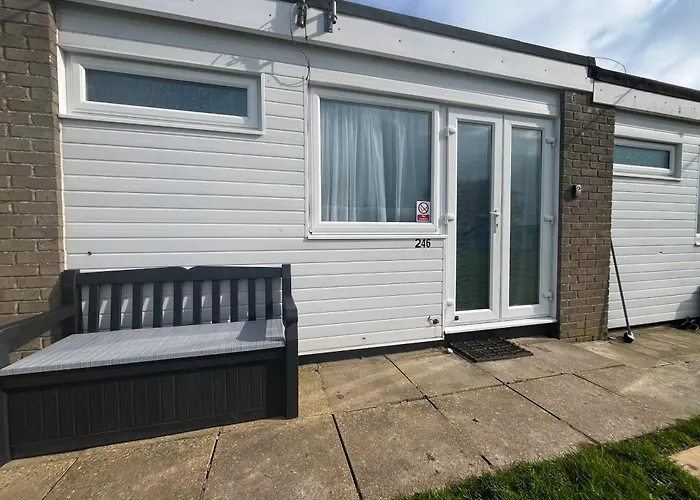 246, Belle Aire, Hemsby - Two Bed Recently Renovated Chalet, Sleeps 5, Free Wi-Fi, Pet Friendly, Bed Linen And Towels Included With Onsite Entertainment