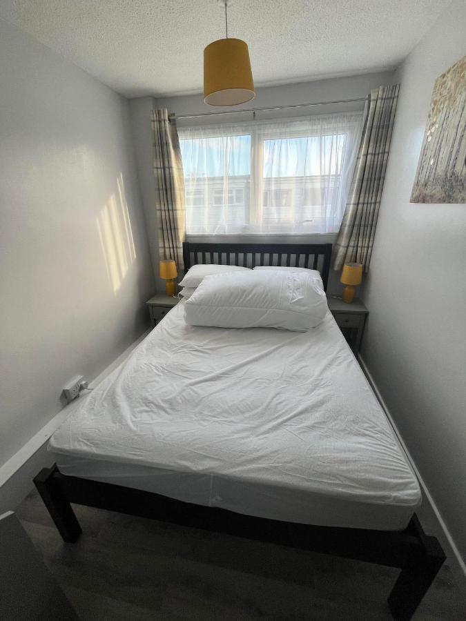 Chalet 246, Belle Aire, Hemsby - Two Bed Recently Renovated Chalet, Sleeps 5, Free Wi-fi, Pet Friendly, Bed Linen And Towels Included With Onsite Entertainment