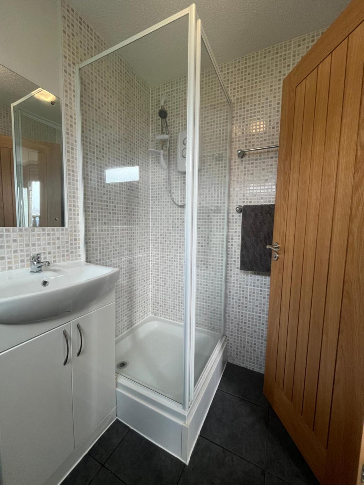 246, Belle Aire, Hemsby - Two Bed Recently Renovated Chalet, Sleeps 5, Free Wi-fi, Pet Friendly, Bed Linen And Towels Included With Onsite Entertainment * Great Yarmouth