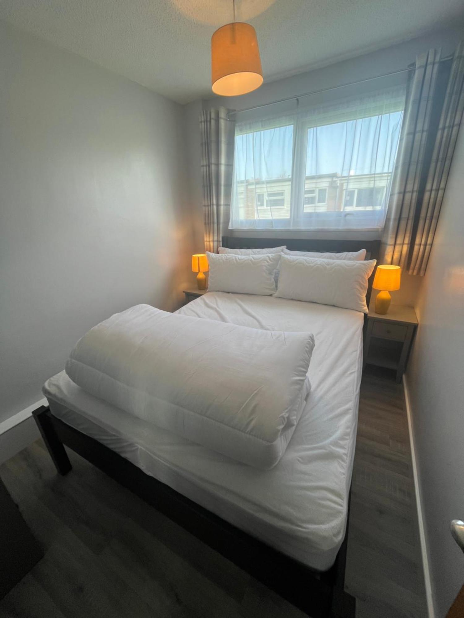 246, Belle Aire, Hemsby - Two Bed Recently Renovated Chalet, Sleeps 5, Free Wi-fi, Pet Friendly, Bed Linen And Towels Included With Onsite Entertainment Chalet