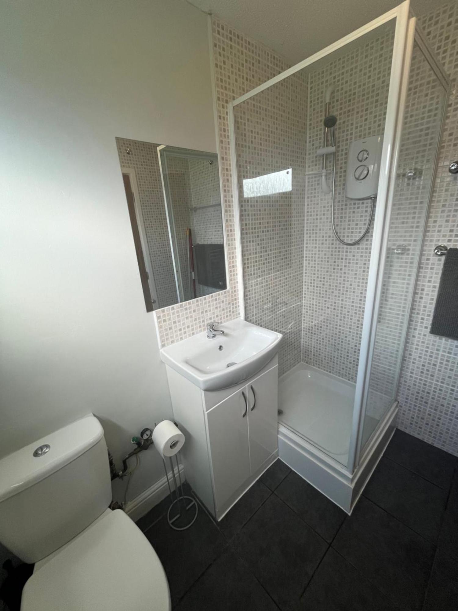246, Belle Aire, Hemsby - Two Bed Recently Renovated Chalet, Sleeps 5, Free Wi-fi, Pet Friendly, Bed Linen And Towels Included With Onsite Entertainment Chalet *